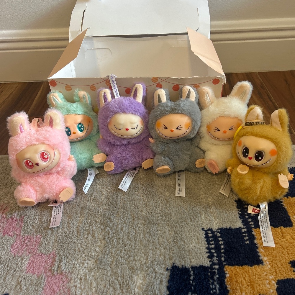 Cute Monster Plush Bag Charm Set – 6 Colors – Collectible Toy